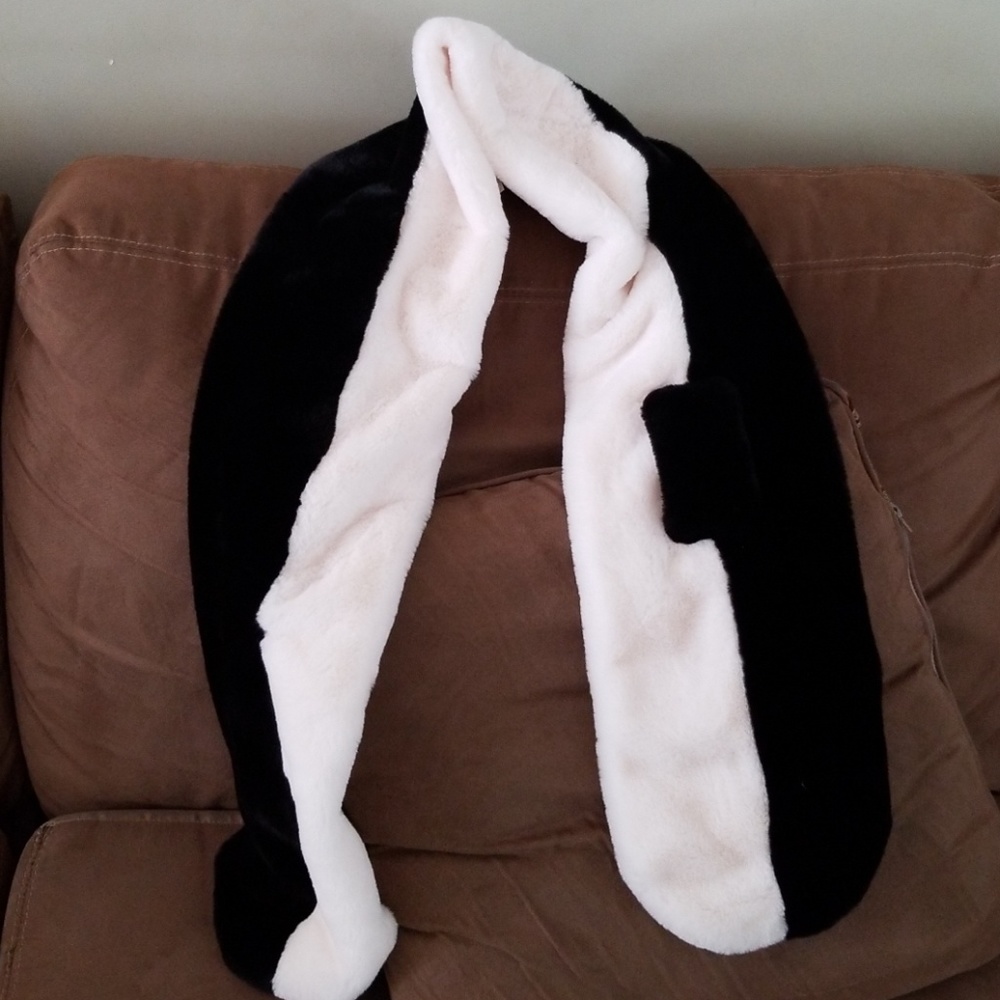 House of Fluff scarf